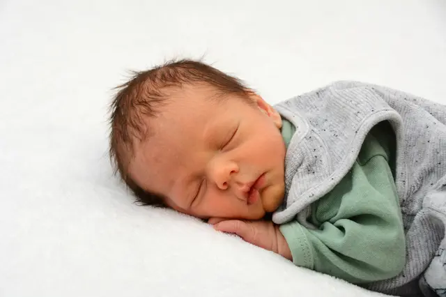 Name: Fabian
Geburtsdatum: 08.01.2026
Gewicht: 2.520 g
Größe: 47 cm
Eltern: Birgit Haag und Patrick Weninger aus St.Peter Freienstein | Foto: Babysmile