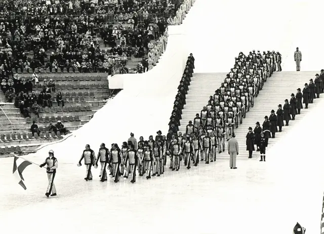 Anzüge der Österreicherinnen und Österreicher, Stadtarchiv Innsbruck, ohne Signatur, Fotograf Richard Frischauf. | Foto: Universitätsverlag Wagner