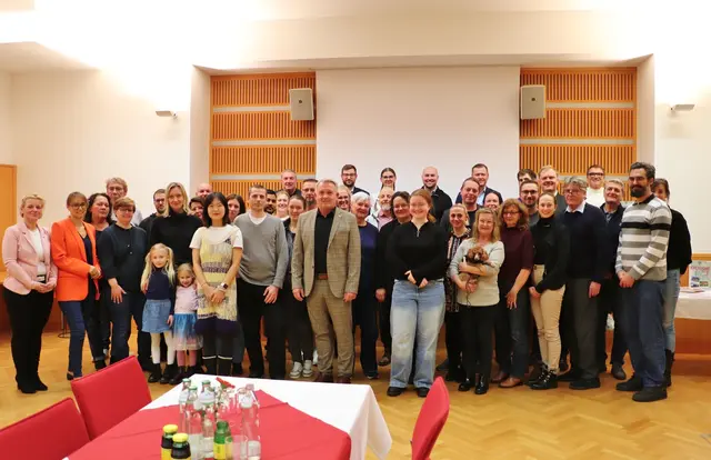 Bgm. Manfred Komericky (Bildmitte) begrüßte mit Gemeinderäten jene Bürger, die Kalsdorf zur neuen Heimat wählten. | Foto: Edith Ertl