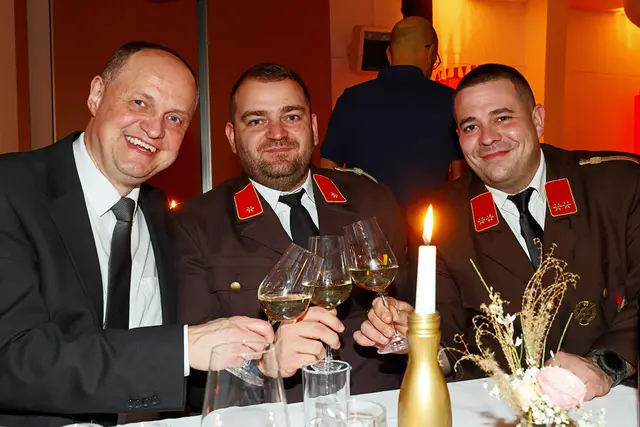 Bürgermeister Karel Lentsch, Feuerwehrkommandant Stellvertreter Philipp Belihart und Feuerwehrkommandant Stefan Mikula | Foto: FF Neudorf