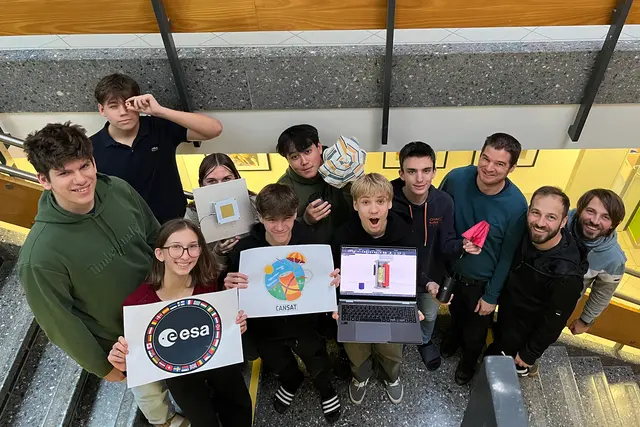 Beim CanSat-Wettbewerb setzen die Teams CamSat und BioSat ihr Wissen aus Physik, Elektronik und Programmierung praxisnah um und bereiten ihre Minisatelliten auf den Raketenstart vor. | Foto: BRGOP