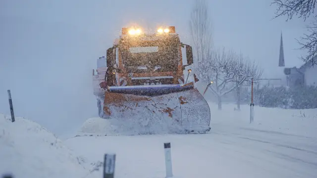 Die Straßenmeistereien fahren von Feldbach, Mureck und St. Stefan in die Südoststeiermark aus. | Foto: STED/C. Karner