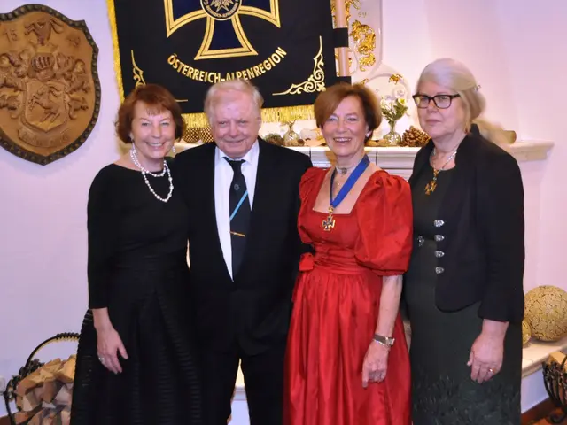 Dr. Ulrike Kuppelwieser, Martin Unterrainer, Felicitas Pistoja und Regentin Monika Trathnigg freuten sich über die gesellige Ritterfeier am Lärchenhof