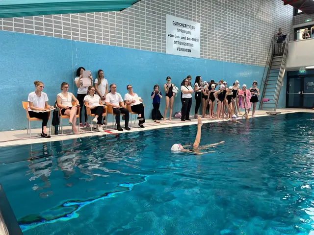 Tiroler Nachwuchsschwimmerinnen zeigen beim Synchro Alpencup ihr Können. | Foto: Petris