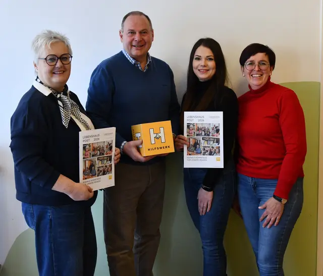 von li: Vizebgm. Anneliese Bräuer, Bürgermeister Josef Rathgeb, Stützpunktleiterin Jenny Wolfesberger und EKiZ Wichtelhausleiterin, Erika Ganglberger  | Foto: Hilfswerk Oberneukirchen, privat 