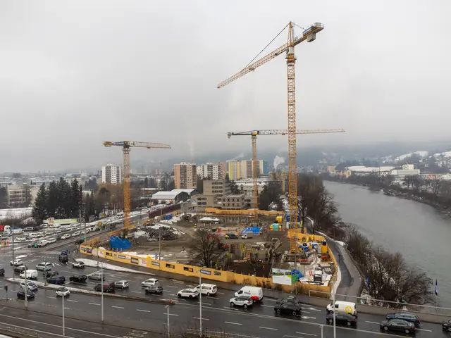 Rege Bautätigkeit in Innsbrucks Osten: Am ehemaligen Sandwirt-Areal entstehen derzeit Wohnungen und Wohnheimplätze für rund 600 Menschen.  | Foto: © IKM/D. Jäger