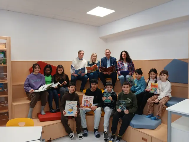 Die Schule in der Alfred-Loos-Gasse 2 in der Großfeldsiedlung hat eine neue Bücherei bekommen. | Foto: BV 21