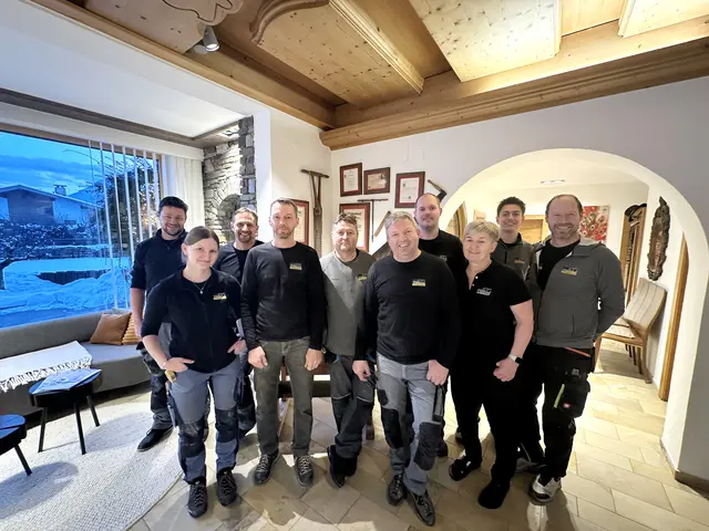 Das Team von Möbel Sprenger ist stark. Langjährige Mitarbeiter wurden geehrt.  | Foto: MSP