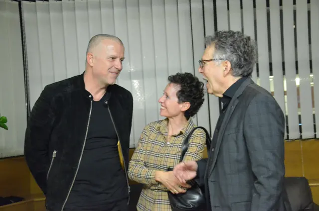 Künstlergespräch: Bernhard Aichner und Elmar Peintner. | Foto: Sabine Schletterer