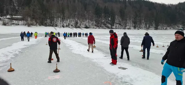 Eisstockschießen auf dem Nussensee in Bad Ischl. | Foto: FF Jainzen/Stefan Voglhuber