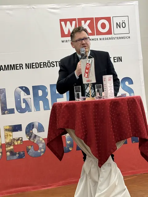 Zwettls Bezirkshauptmann Markus Peham versuchte in seinen Ausführungen Zuversicht und Dynamik zu verbreiten. | Foto: Bernhard Schabauer