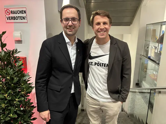 Vizebürgermeister Michael Kögl mit SKN-Geschäftsführer Matthias Gebauer. | Foto: Tanja Handlfinger