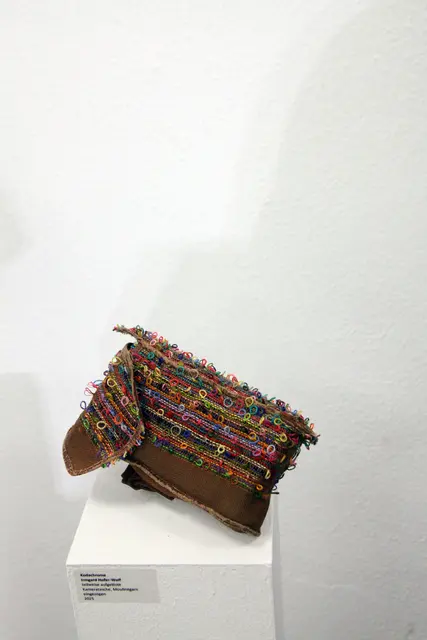 Ein bearbeitete Kameratasche von Irmgard Hofer-Wolf.