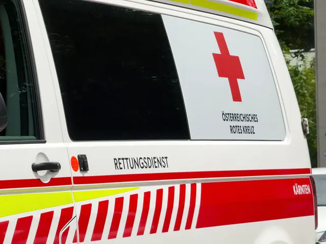 Die 19-Jährige wurde bei dem Unfall verletzt (Symbolfoto) | Foto: stock.adobe.com/at/HelgaQ