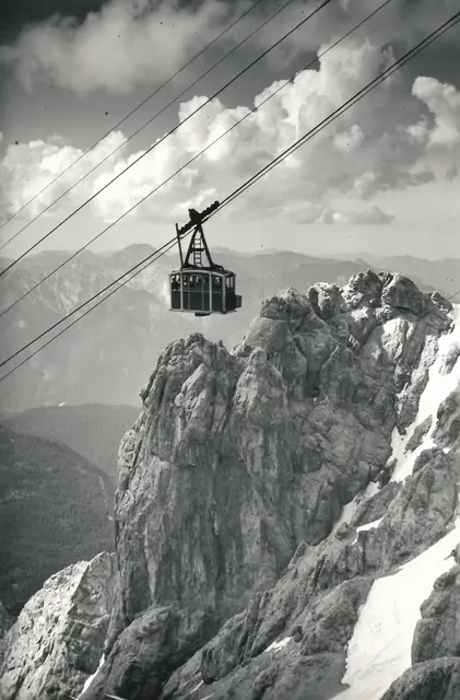 Erste Kabine der Tiroler Zugspitzbahn 1926

 | Foto: Tiroler Zugspitzbahn