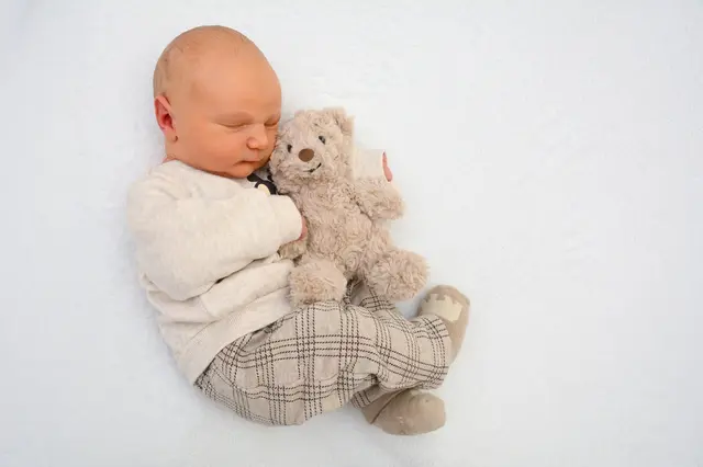 Name: Niklas
Geburtsdatum: 20.12.2025
Gewicht: 3.815 g
Größe: 54 cm
Eltern: Simone Assigal und Sascha Just aus Bruck an der Mur | Foto: Babysmile