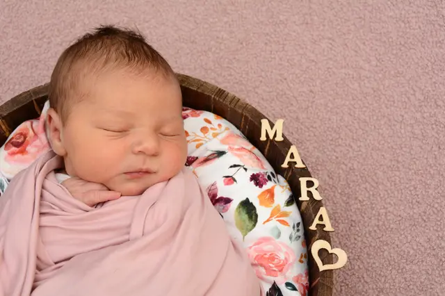 Name: Mara
Geburtsdatum: 02.01.2026
Gewicht: 4.040 g
Größe: 54 cm
Eltern: Martina Kerschbaumer und David Sattler aus Langenwang | Foto: Babysmile