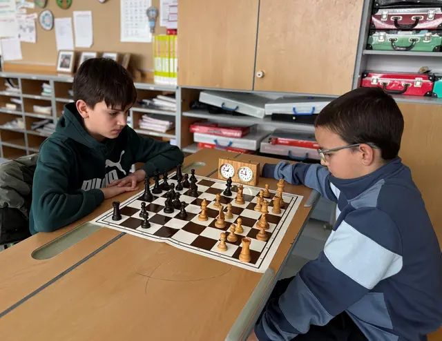 Beim Schülerliga-Turnier in Waizenkirchen war der Schach-Klub Taufkirchen an der Pram mit drei Nachwuchsspielern vertreten – und das erfolgreich. | Foto: Schachklub Taufkirchen/Pram