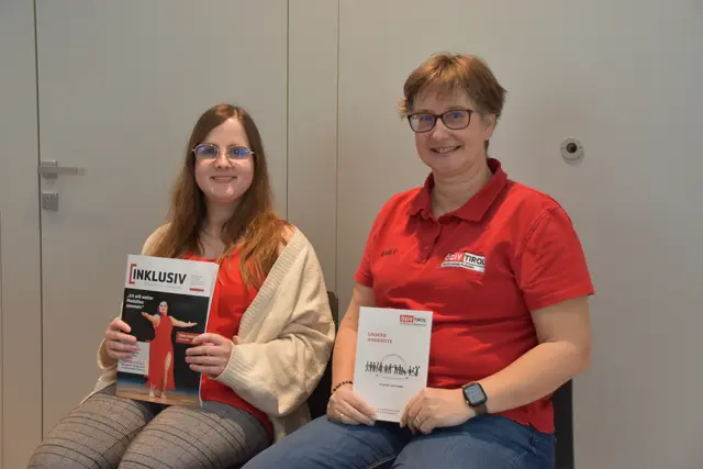 Obfrau Celina Rauch und Stv. Michaela Fankhauser (v.l.) setzen sich für den ÖZIV Kufstein und mehr Barrierefreiheit ein.  | Foto: Barbara Fluckinger