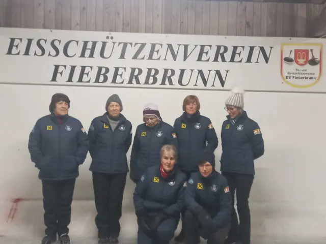 Der knappe Heimsieg der EV-Fieberbrunn-Damen macht alles wieder offen. Die Fieberbrunnerinnen gewinnen gegen die Reitherinnen mit 4 : 3.