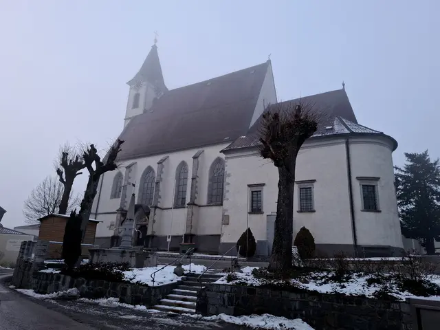 Pfarrkirche Bad Kreuzen. Bad Kreuzen wird "Sitz" der Pfarre neu Strudengau.  | Foto: Zinterhof