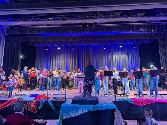 Das Orchester Kunterbunt absolvierte beim Benefizkonzert seinen ersten öffentlichen Auftritt. | Foto: Anna Kluknavsky