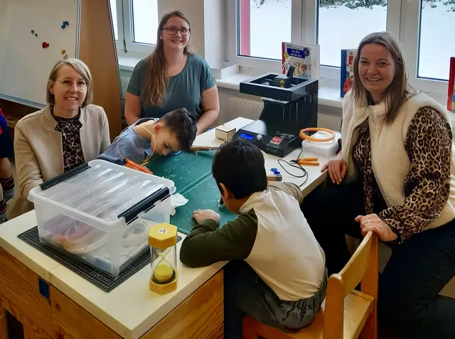 Eveline Grabmann, Obfrau WKO Perg, Karina Hahn, Leitung Kindergarten Mauthausen der OÖ Kinderfreunde, Eva Steinkellner, Leiterin WKO Perg. | Foto: WKO Perg