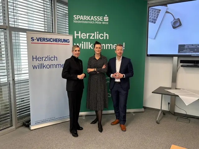Sonja Brandtmayer, Bettina Sax, Paul Eiselsberg | Foto: Bernd Dorner