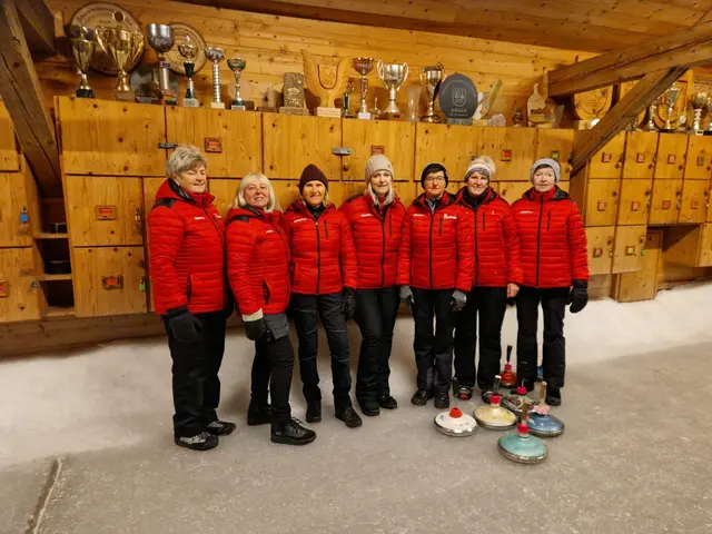 ESC Jochberg, eine abwechselnde Meisterschaft Niederlage, dann Sieg, jetzt wieder eine knappe Niederlage. Die Jochbergerinnen verlieren in Oberndorf mit 4 : 3.