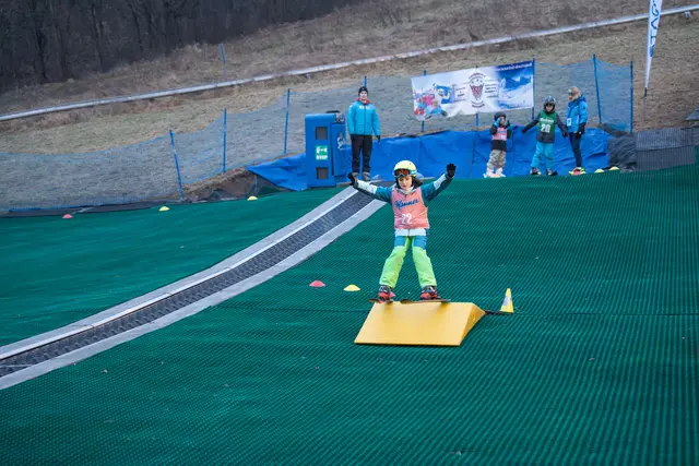 Am 27. und 28. Jänner war es wieder so weit: Die Wiener Stadtadler luden zum Skisprung-Schnuppertraining ein.  | Foto: Valentina Marinelic/MeinBezirk