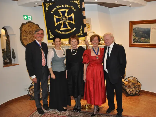 Freude über die gesellige Ritterfeier am Lärchenhof bei MR Dr. Franz Pistoja, Dir. Melissa Mathé, Dr. Ulrike Kuppelwieser, Felicitas Pistoja und Kommandeur Martin Unterrainer