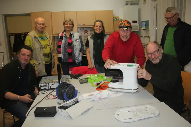 Ein eingeschworenes Team beim Reparaturcafé. | Foto: Raimund Mold