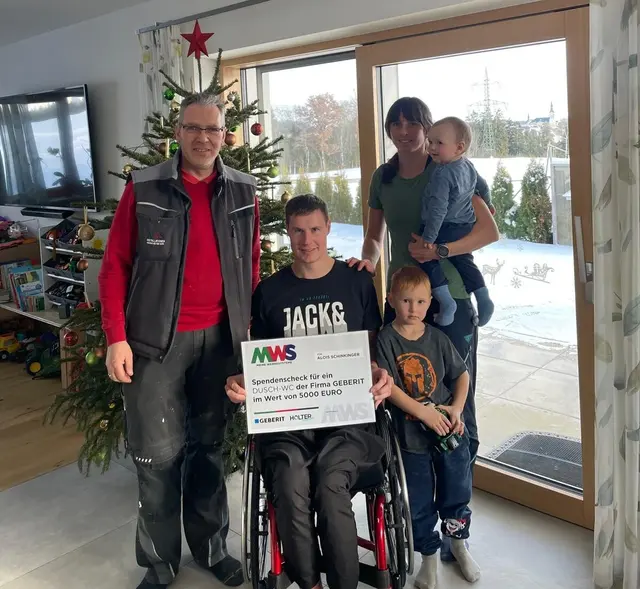 Chef Siegi Niederleitner griff Alois Schinkinger aus Niederkappel unter die Arme. | Foto: MWS-Installationen