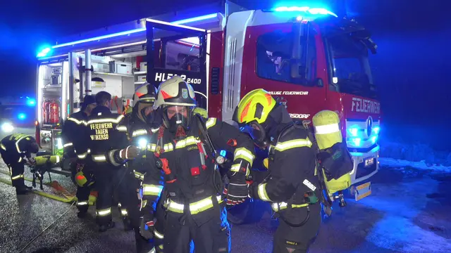 Löscheinsatz in Baden. | Foto: Pressestelle BFKDO BADEN / Stefan Schneider