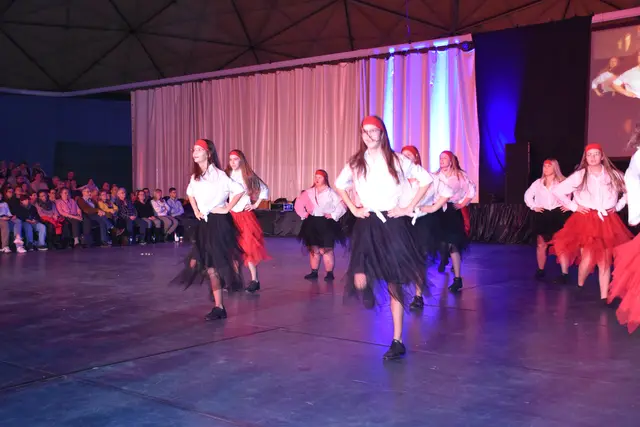 Die Beat Squad bei ihrem Auftritt zur UTT Tanzshow. | Foto: Alexandra Goll