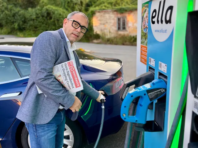 Bürgermeister Niko Reisel aus Meiseldorf gilt im Bezirk Horn als Pionier der E-Mobilität. | Foto: Markus Kahrer