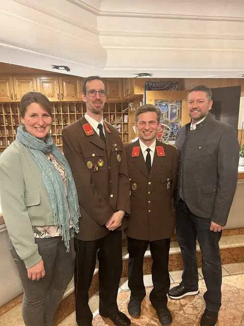 FF Irenental bleibt bei ihrem Kommando. Am Foto: Vizebürgermeisterin Birgit Jandrasits, Kommandant Robert Weizmann, Stv. Leopold Schwaiger und Bürgermeister Paul Porteder | Foto: VP Tullnerbach