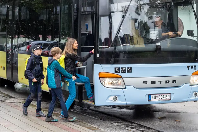 Im Jahr 2025 waren im Schnitt rund 90 Fahrgäste pro Bus auf der Strecke unterwegs. | Foto: VVT