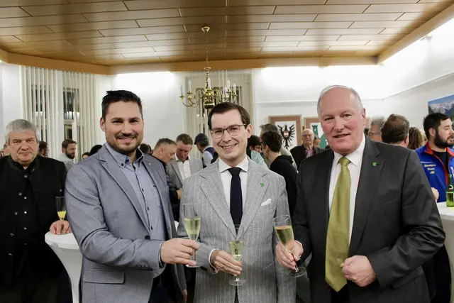 Luden zum Neujahrsempfang: Gemeindekassier Stefan Höfler, Bgm. LAbg. Stefan Hofer und Vize-Bgm. Berthold Strobl. | Foto: Hanna Fladl