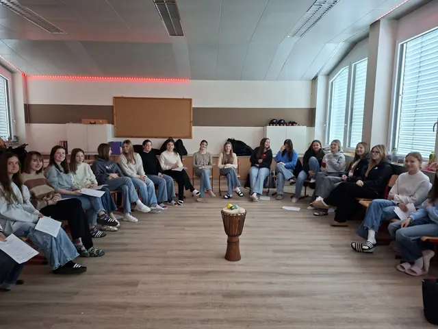 Durch kreative Übungen, kleine Sprachprojekte und praktische Beispiele erhielten die Schülerinnen Einblick in vielfältige Möglichkeiten. | Foto: Elisabethinum