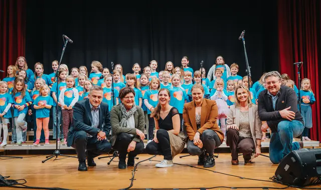 Dieter Radhuber, Maria Benedetter, Lena Hinterholzner, Christina Rami-Mark, Monika Lichtenwöhrer, Bernhard Rieser (von links) | Foto:  Markus Kohlmayr