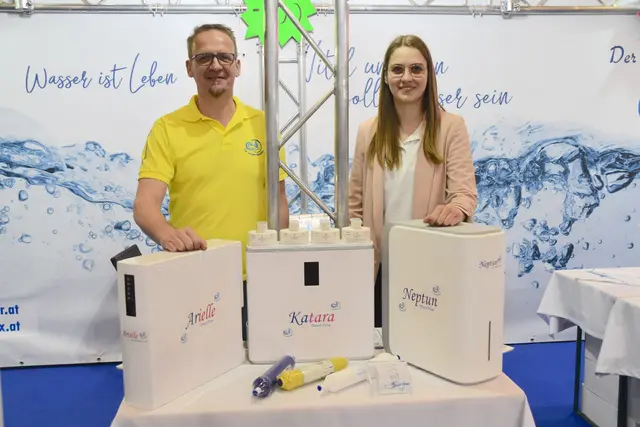 Profis aus den verschiedenen Bereichen informieren auf der Baumesse. | Foto: MeinBezirk/Michael Strini
