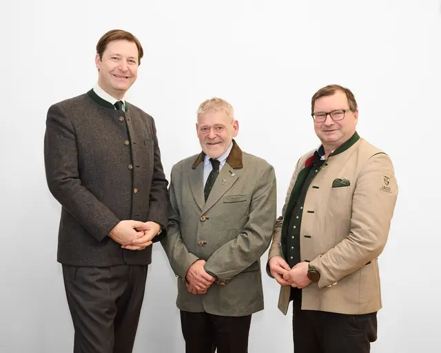 Das neue Präsidium v.l.n.r.: Franz Mayr-Melnhof-Saurau (Vizepräsident &amp; LJM Steiermark), Anton Larcher (Präsident &amp; LJM Tirol), Norbert Walter (Vizepräsident &amp; LJM Wien) | Foto: Anna Rauchenberger