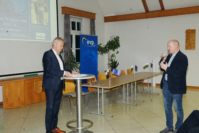 Reinhold Lopatka und Siegfried Neuhold im Gespräch. | Foto: Nicole Schawill
