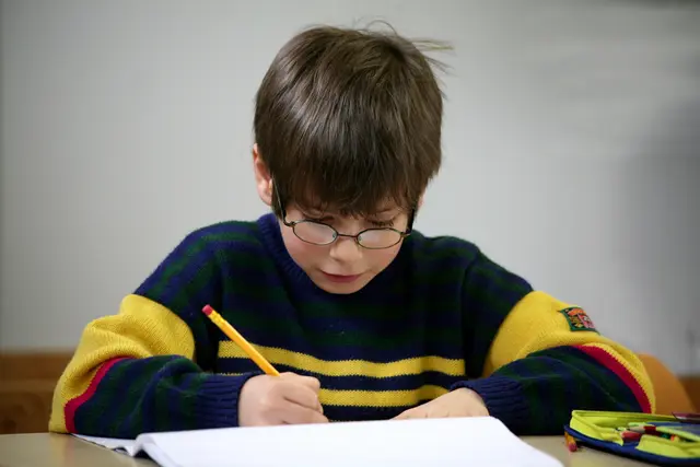 Der Schulalltag kostet für manche Familien bis zu 15 Prozent ihres Haushaltseinkommens. Die Volkshilfe ortet einen dringenden Handlungsbedarf. (Symbolbild) | Foto: kater/Smarterpix