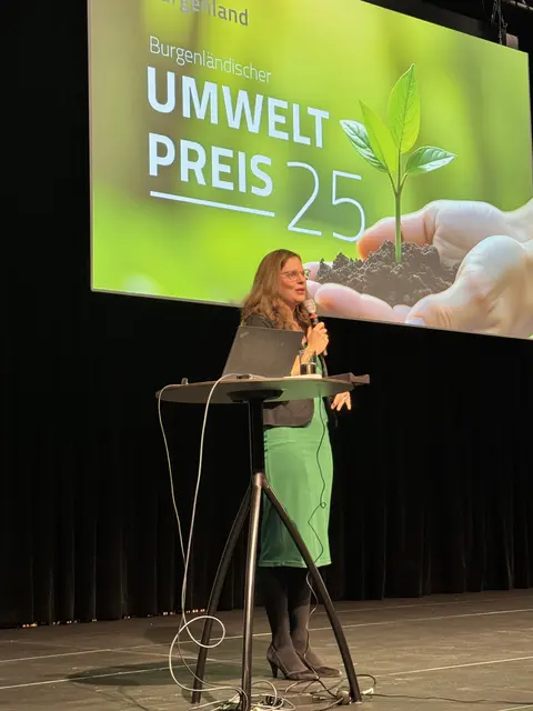 Landeshauptmann Stellvertreterin (Grüne) Anja Haider-Wallner bei der Verleihung im KUZ Mattersburg | Foto: Andrea Glatzer