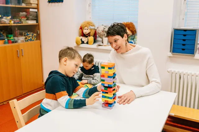  Die Kinder können in einer geschützten und spielerischen Umgebung lernen. | Foto:  pro mente/Nicolas Zangerle