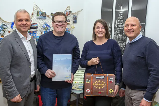 Von links: Präsident Gerhard Stumptner, Gewinner Stefan Gossenreiter, Ines Ruthner vom Reisewelt-Büro in Bad Leonfelden und Vizepräsident Rupert Weichselbaumer. | Foto: LC Bad Leonfelden/beha