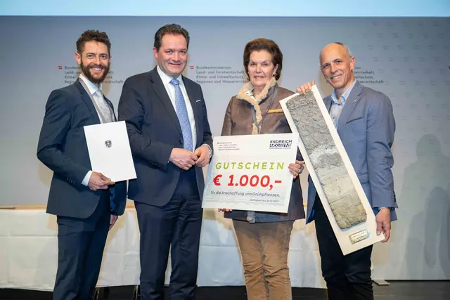 Bodenschutz als Zukunftsaufgabe: Bundesminister Norbert Totschnig zeichnete im Rahmen des  ERDREICH-Preis 2026 Pionierprojekte aus. | Foto: Rene Hemerka