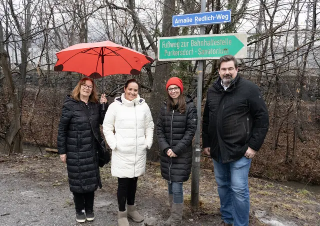 Bei der Eröffnung des Amalie Redlich-Weges in Purkersdorf: die Gemeinderätinnen Gabriele Eisenriegler-Bunyai und Anja Rechberger, Stadträtin Jasmin Klemmer-Schlögl und Bürgermeister Stefan Steinbichler | Foto: Stadtgemeinde Purkersdorf